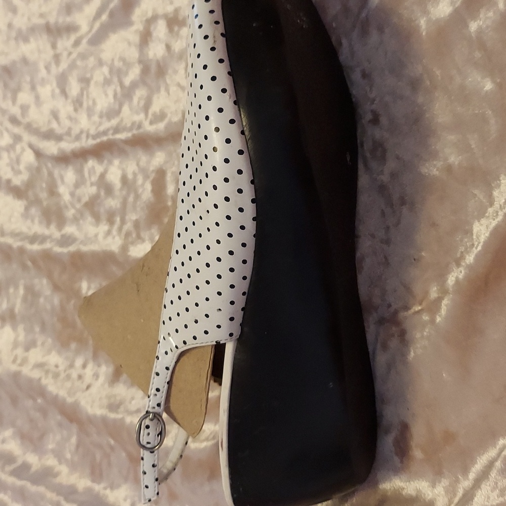 Shoes - Picture 3 of 6